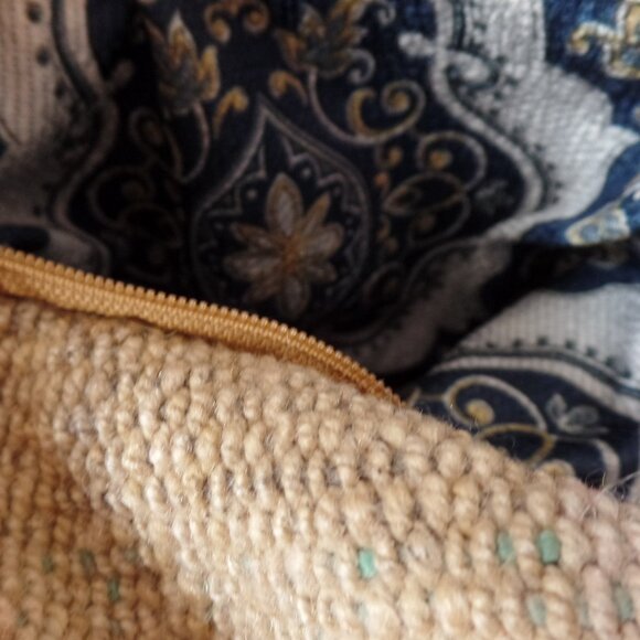 Made in Peru Burlap crossbody NWOT IOIQU Brand with long straps - Picture 4 of 9